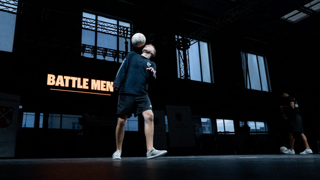 Triki piłkarskie, pokaz trików piłkarskich, sztuczki z piłką, freestyle football